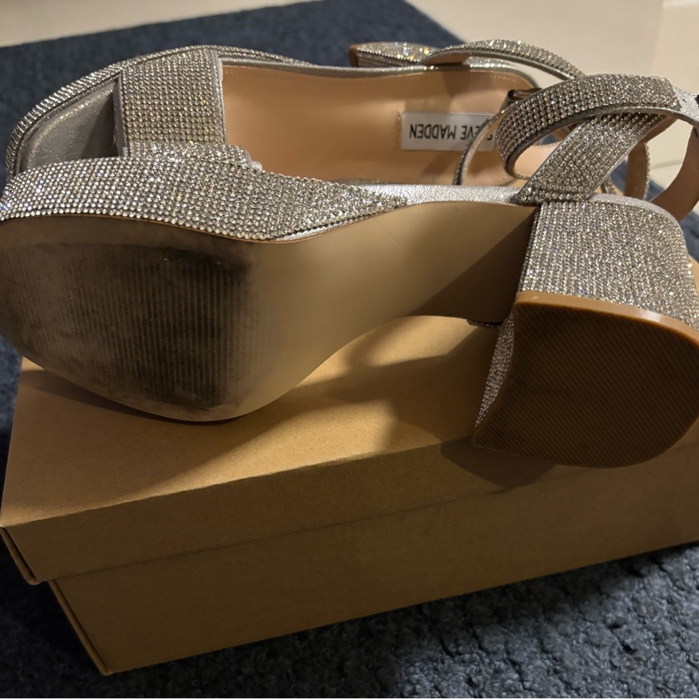 Steve Madden Silver Platform Sandals with Chunky Heel - Picture 5 of 7